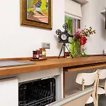 Old Town 2br Spacious House With Private Garden And Free Parking Вилла