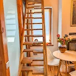 Old Town 2br Spacious House With Private Garden And Free Parking 别墅