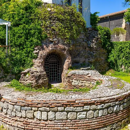 Villa 2br House With Garden And Free Parking In The Old Town