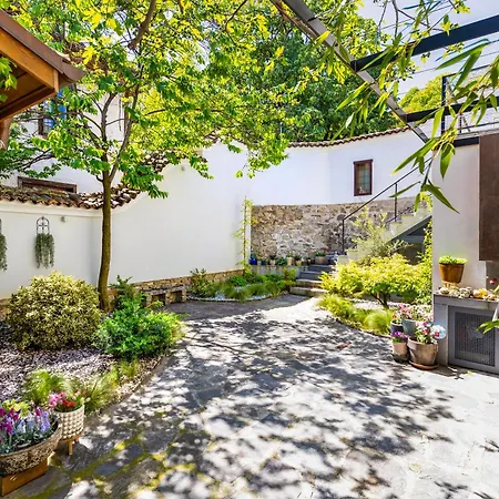 2br House With Garden And Free Parking In The Old Town *