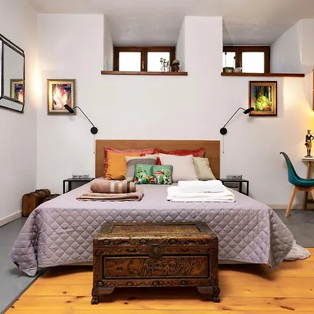 2br House With Garden And Free Parking In The Old Town *