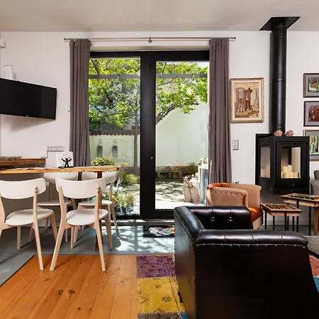 Old Town 2br Spacious House With Private Garden And Free Parking