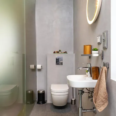 Old Town 2br Spacious House With Private Garden And Free Parking וילה *