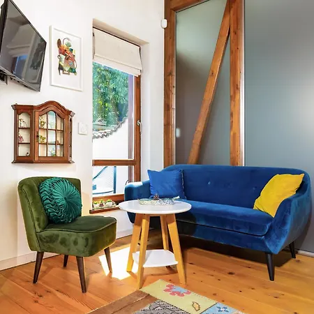 Old Town 2br Spacious House With Private Garden And Free Parking וילה