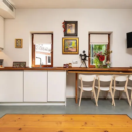 2br House With Garden And Free Parking In The Old Town