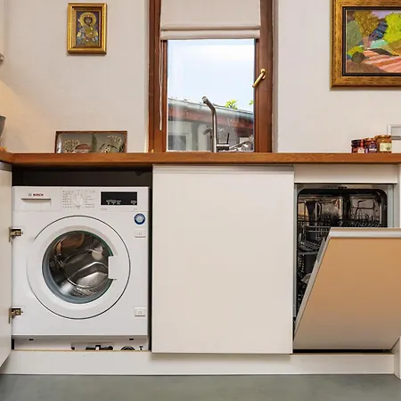 Old Town 2br Spacious House With Private Garden And Free Parking וילה *