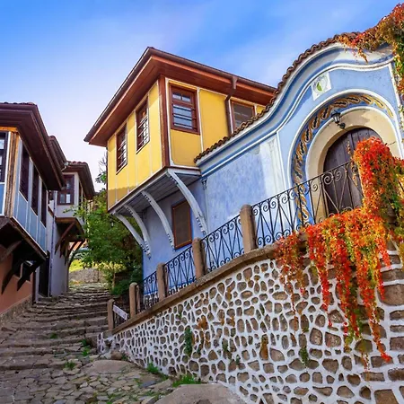 Old Town 2br Spacious House With Private Garden And Free Parking * Пловдив