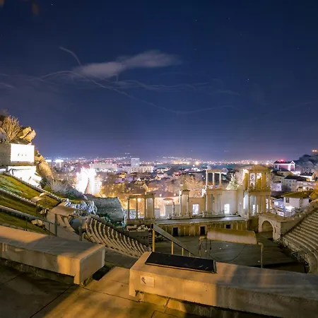 Old Town 2br Spacious House With Private Garden And Free Parking * Пловдив