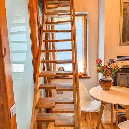 Old Town 2br Spacious House With Private Garden And Free Parking וילה
