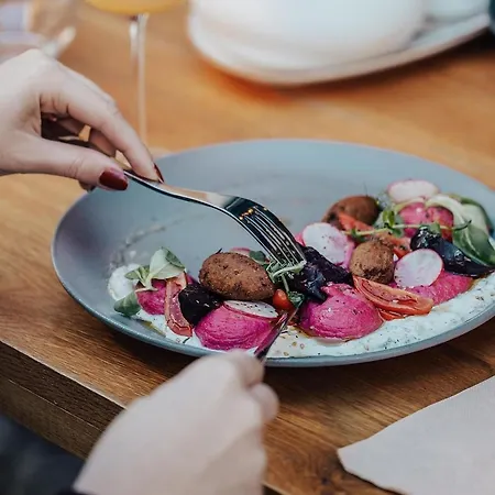 Old Town 2br Spacious House With Private Garden And Free Parking *