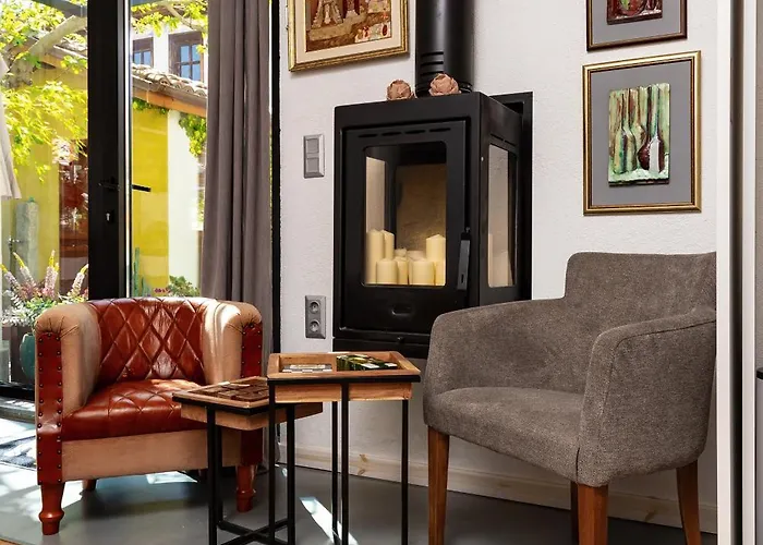 Old Town 2br Spacious House With Private Garden And Free Parking 别墅