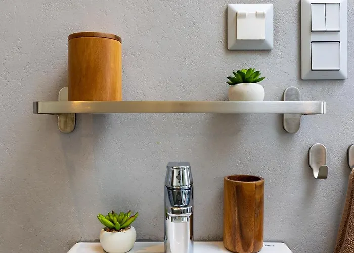 Old Town 2br Spacious House With Private Garden And Free Parking