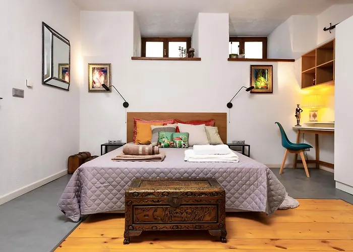 Old Town 2br Spacious House With Private Garden And Free Parking *