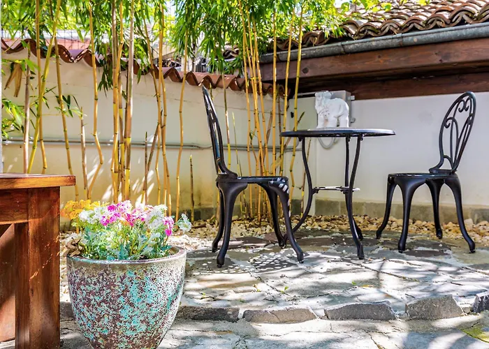 Old Town 2br Spacious House With Private Garden And Free Parking 普罗夫迪夫