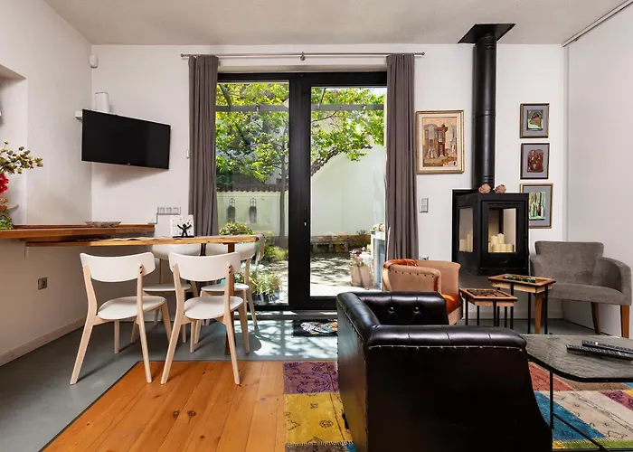 Old Town 2br Spacious House With Private Garden And Free Parking