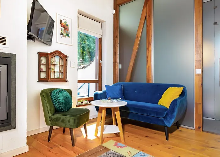 Old Town 2br Spacious House With Private Garden And Free Parking 别墅