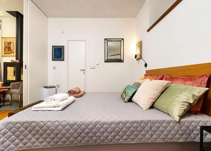 Old Town 2br Spacious House With Private Garden And Free Parking 别墅 *