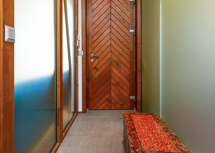 Old Town 2br Spacious House With Private Garden And Free Parking