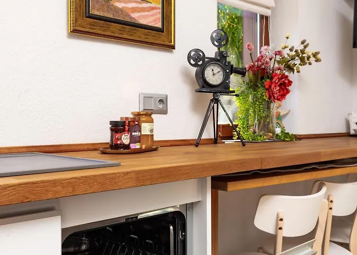 Old Town 2br Spacious House With Private Garden And Free Parking 别墅