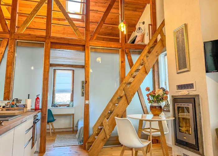 Old Town 2br Spacious House With Private Garden And Free Parking