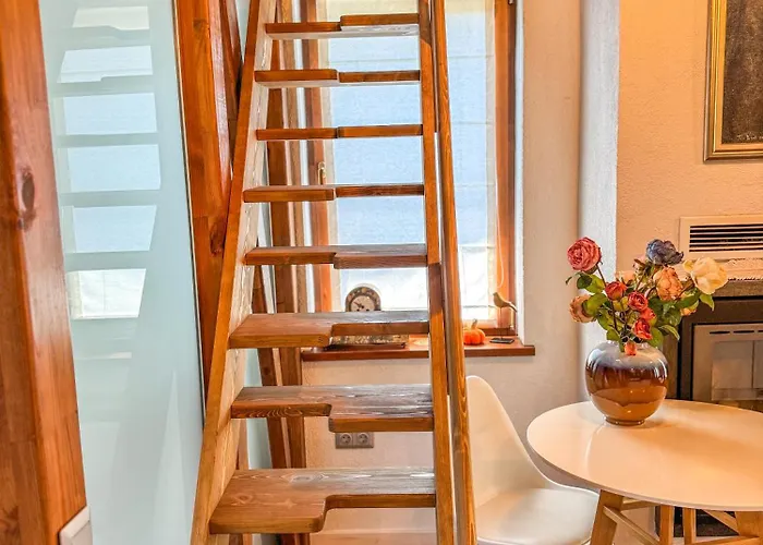 Old Town 2br Spacious House With Private Garden And Free Parking 别墅